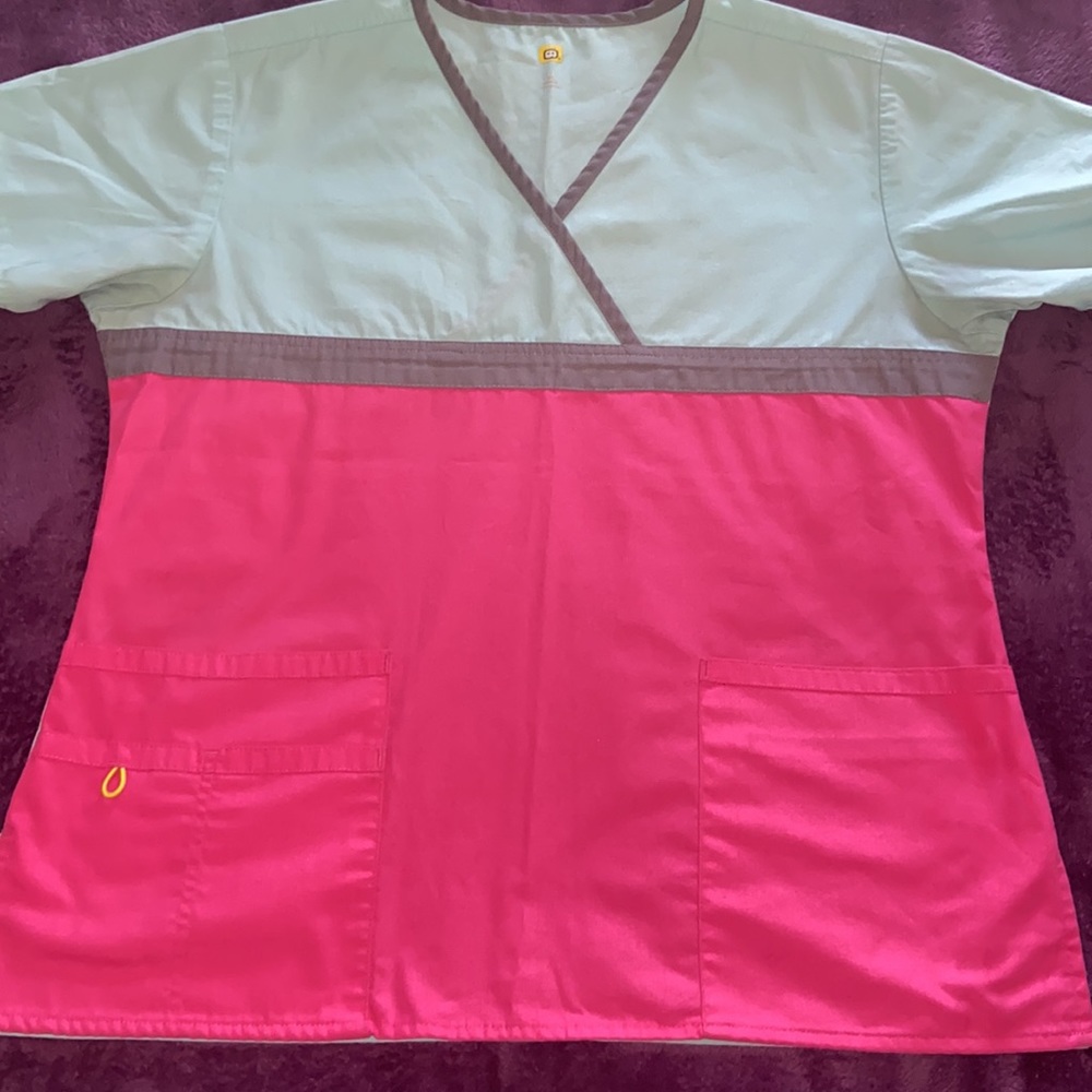 Wonderflex scrub top